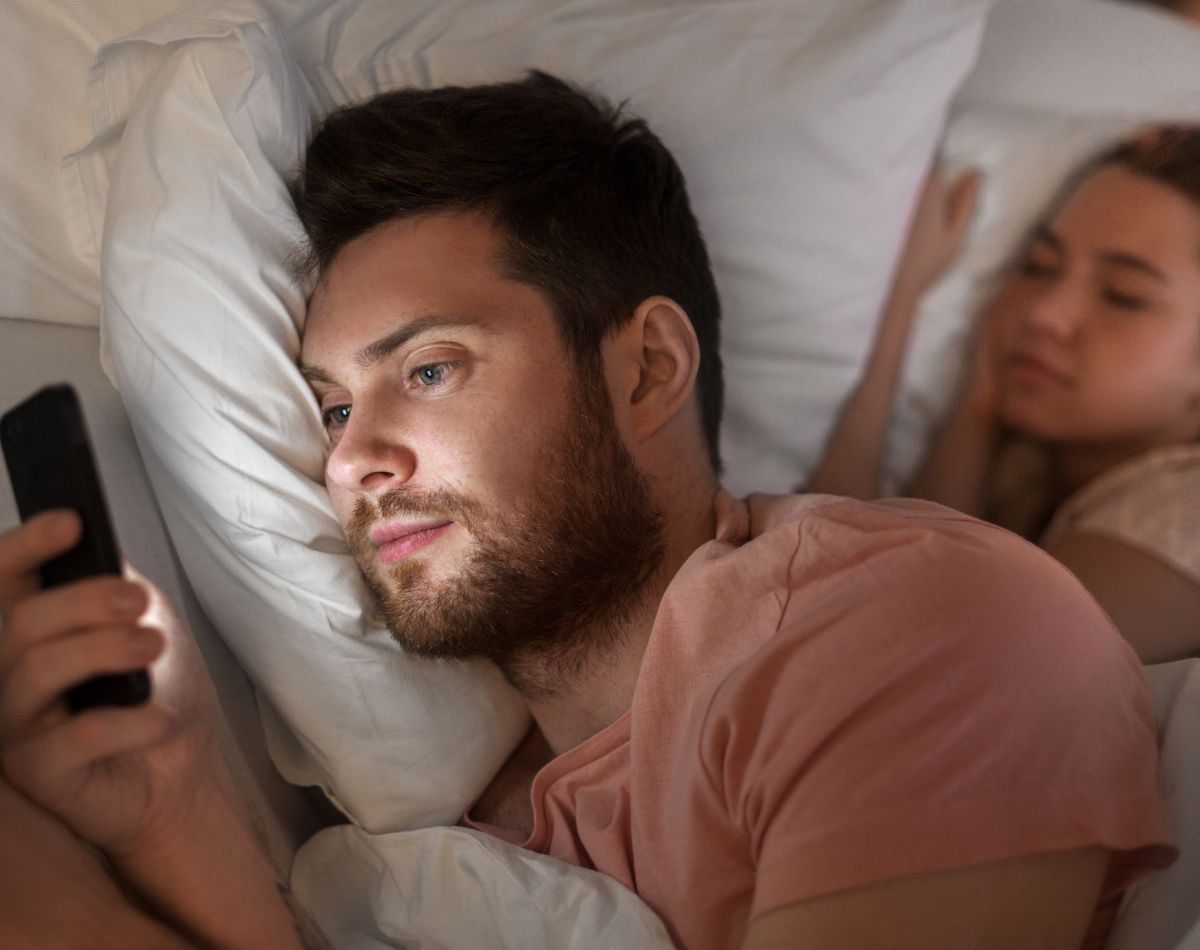Traição Virtual: Pecado, Consequências e a Luta Pela Fidelidade Conjugal